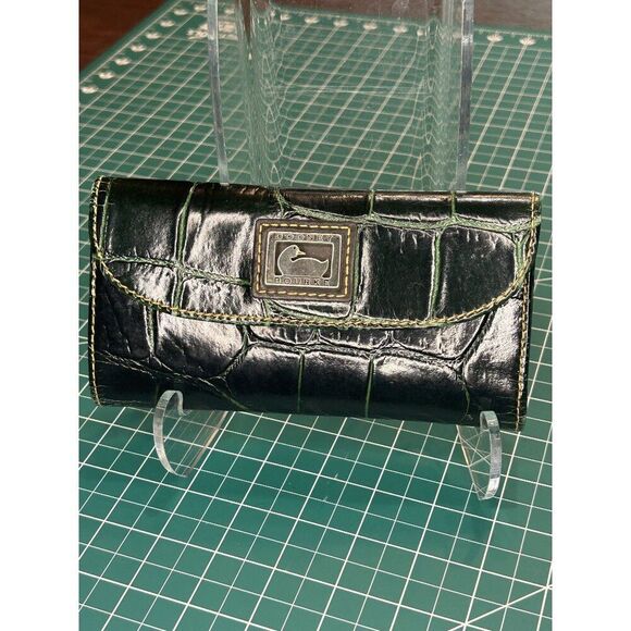 Dooney & Bourke Black Leather Croc Embossed Wallet With Zipper Pocket & Card Slo - Picture 1 of 6